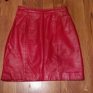 Sz 6 red leather skirt